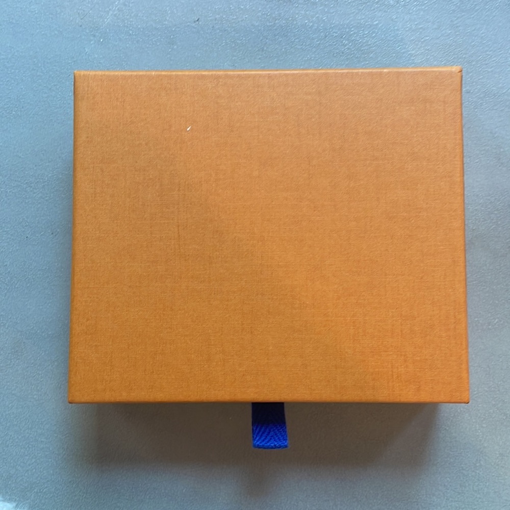 LOUIS VUITTON SMALL GIFT BOX - Picture 8 of 10